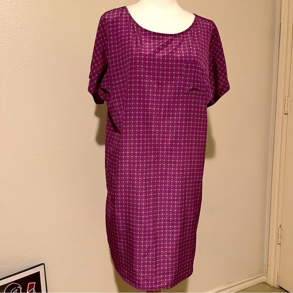 Caslon Tunic Dress in Fuschia Geometric Print - Size Medium
